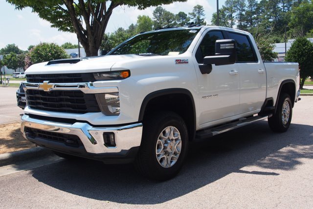 Used 2025 Chevrolet Silverado 2500 LT w/ All Star Edition AWD/4WD image 3