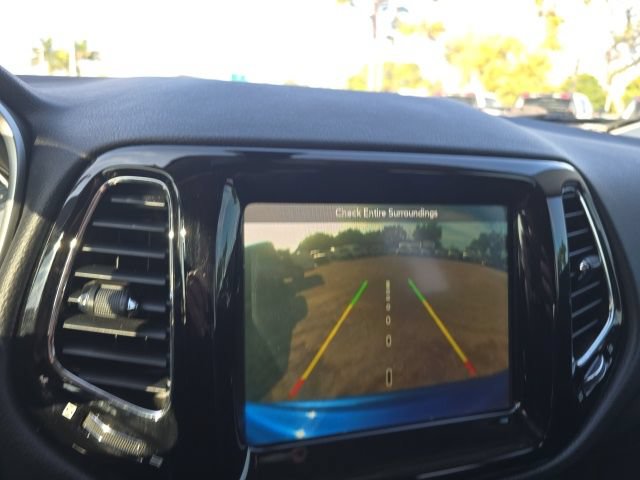 Used 2019 Jeep Compass Latitude FWD image 16