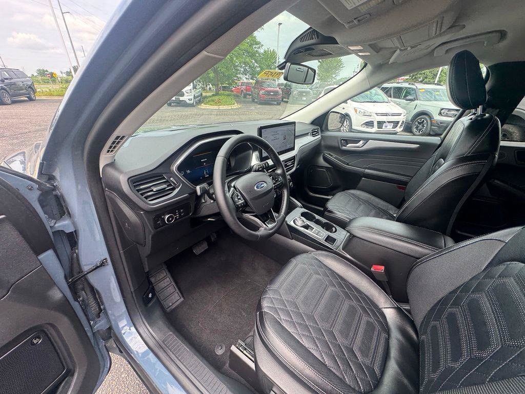 Certified 2023 Ford Escape Platinum w/ Premium Technology Package AWD/4WD image 9