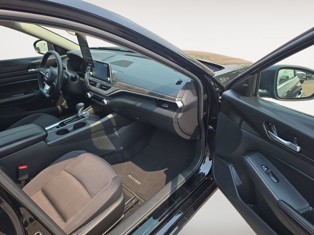 Used 2025 Nissan Altima 2.5 SV AWD/4WD image 9