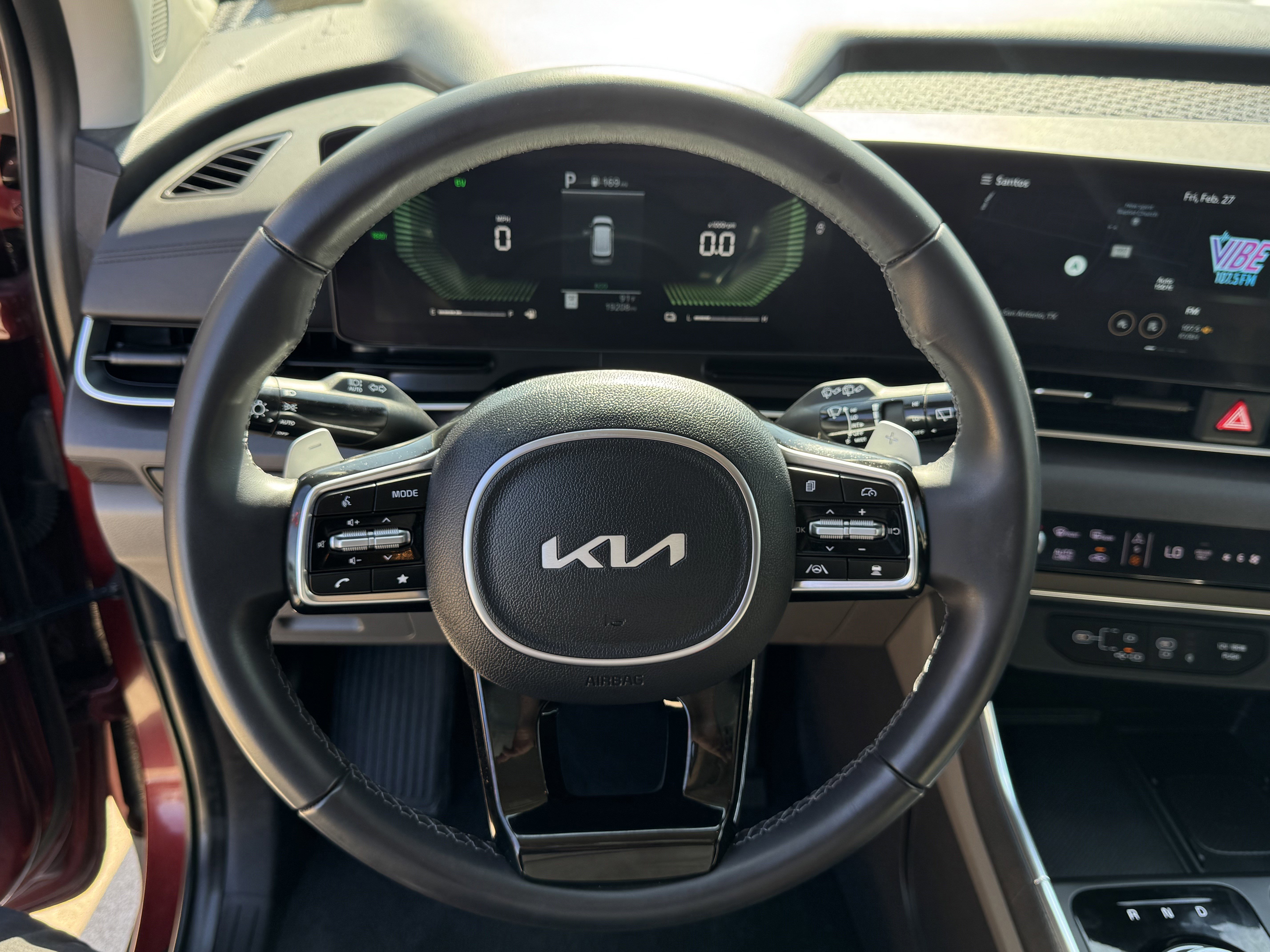 Used 2025 Kia Carnival EX image 18