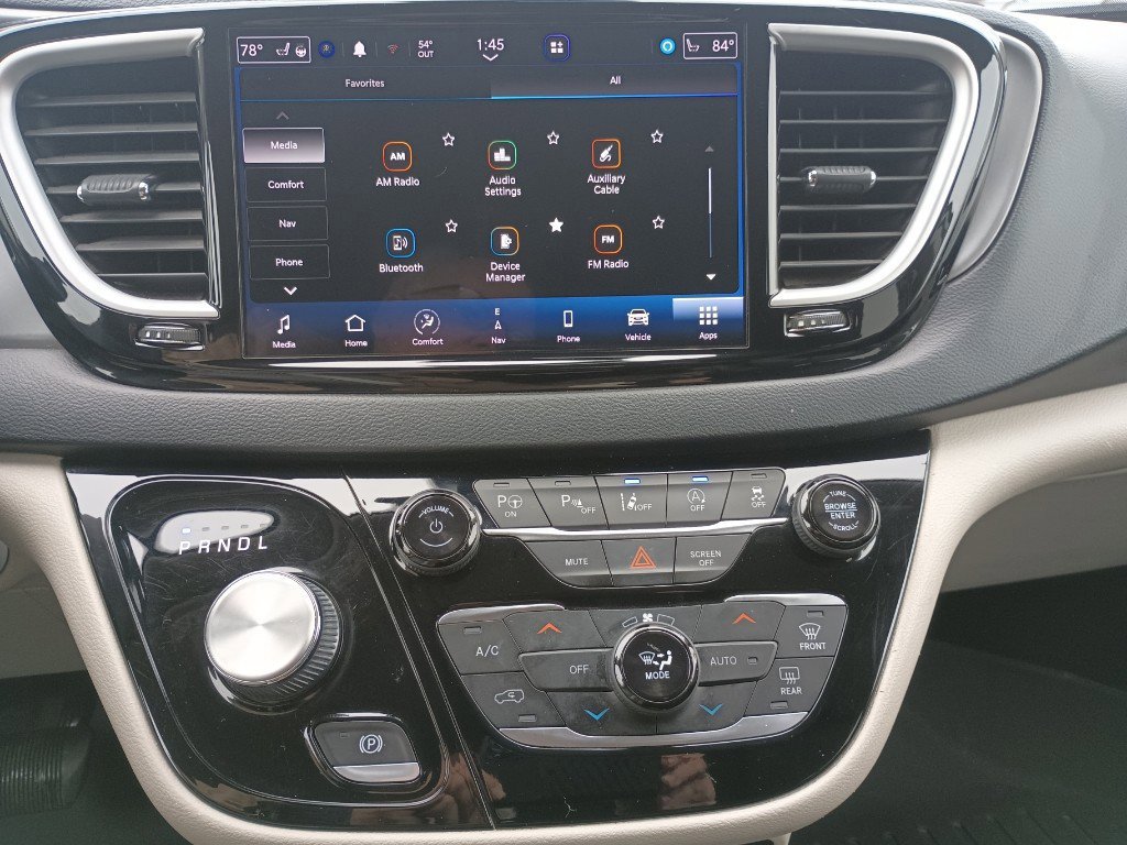 Used 2022 Chrysler Pacifica Touring-L w/ Uconnect Theater Family Group image 21