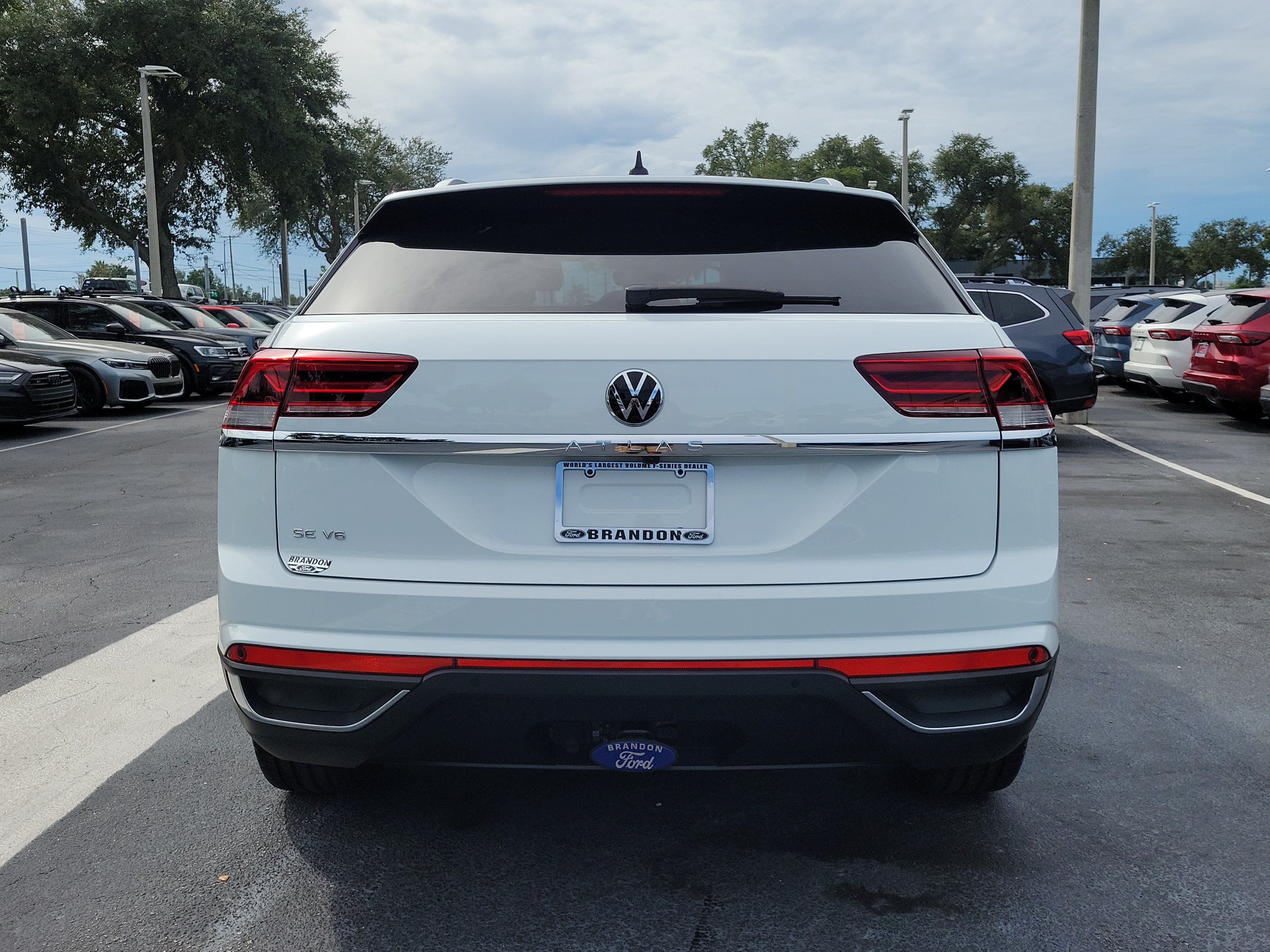 Used 2022 Volkswagen Atlas Cross Sport SE FWD image 8