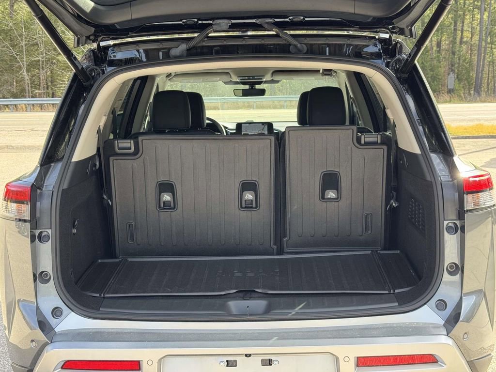 Used 2023 Nissan Pathfinder Platinum image 21