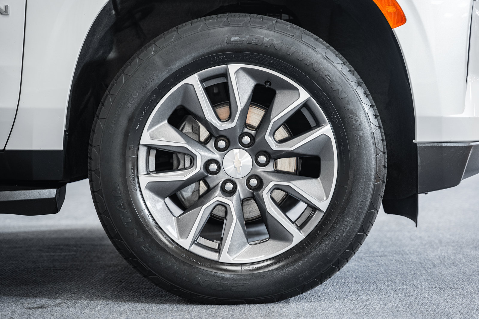 Used 2023 Chevrolet Suburban LT w/ Luxury Package AWD/4WD image 23