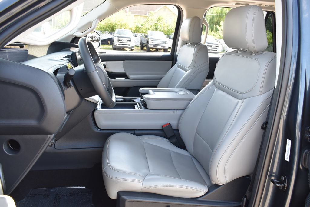 Certified 2025 Ford Expedition Active AWD/4WD image 27
