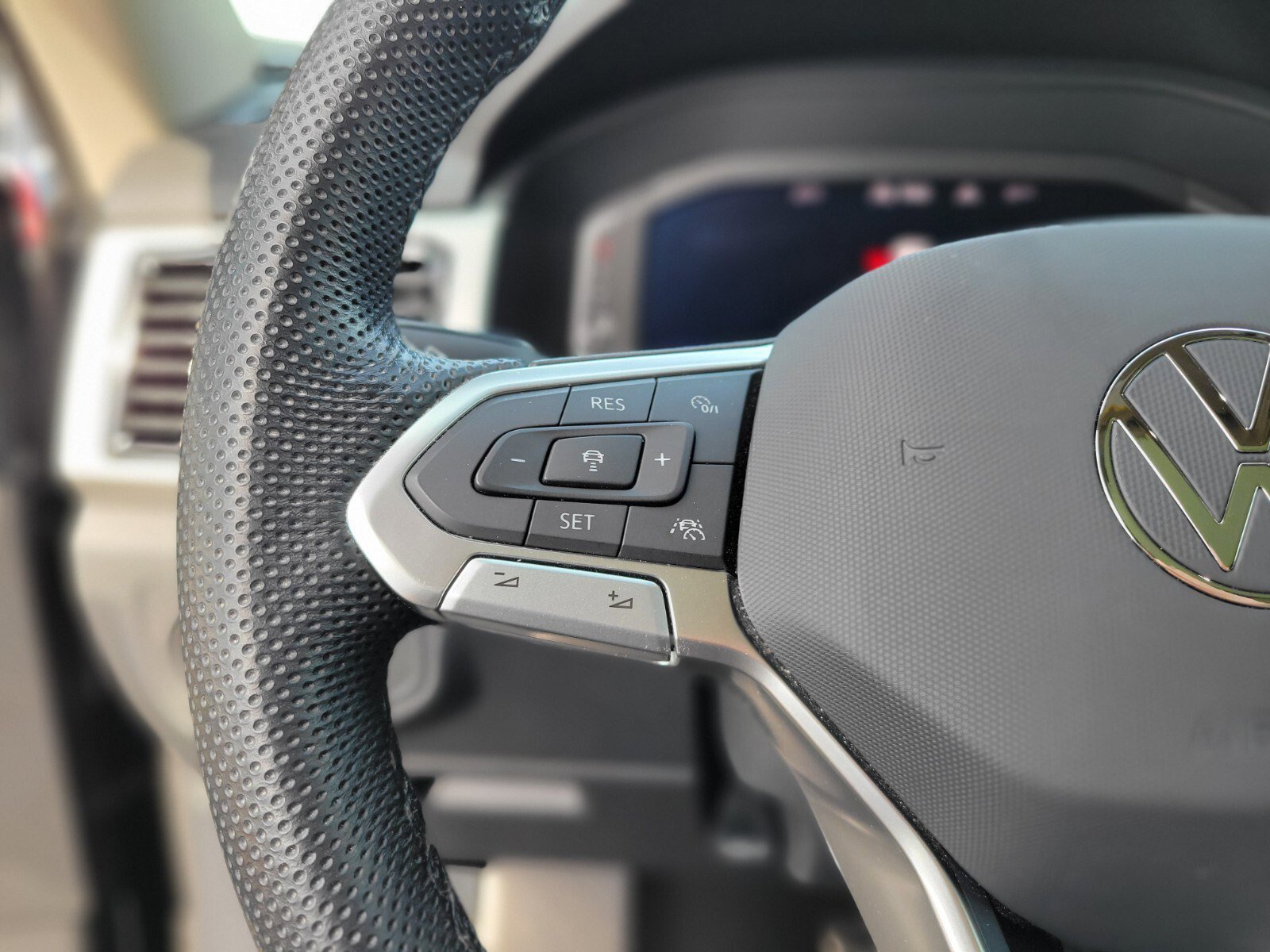 Used 2023 Volkswagen Atlas SEL Premium image 28