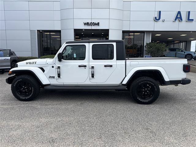 Used 2022 Jeep Gladiator Sport AWD/4WD image 2
