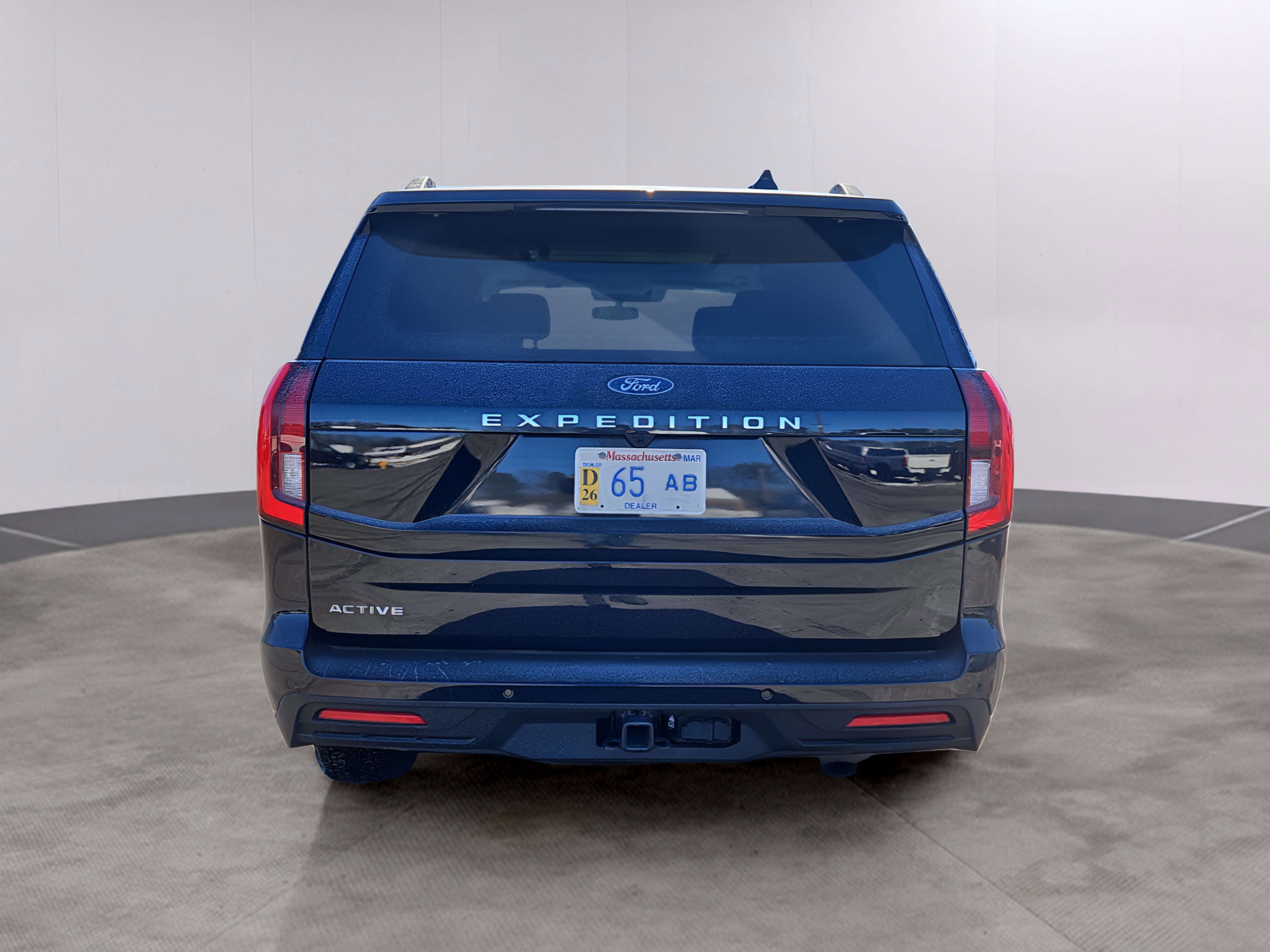 Certified 2025 Ford Expedition Active image 3