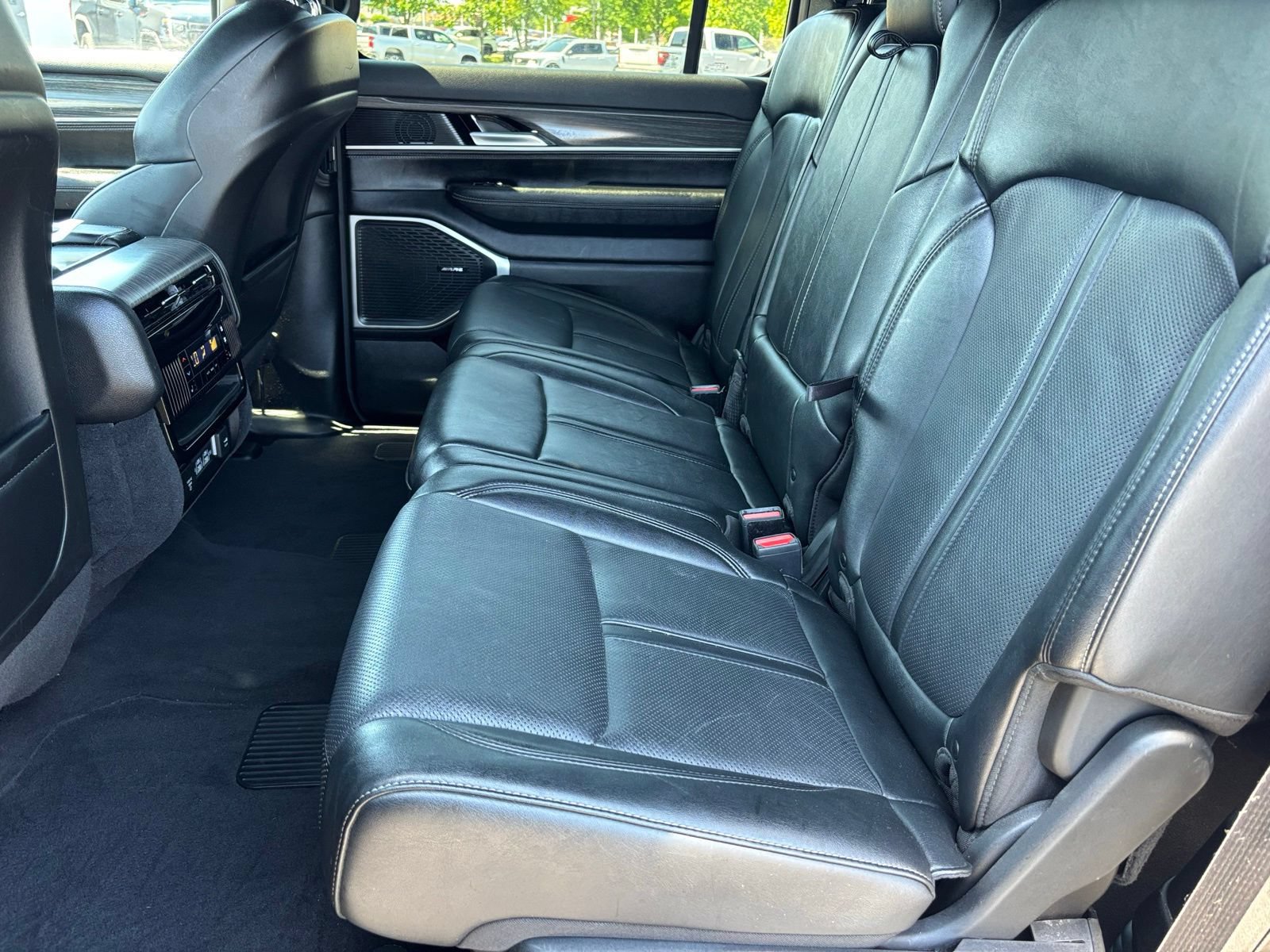 Used 2024 Jeep Wagoneer L Series III w/ Flexible Seating Group AWD/4WD image 16