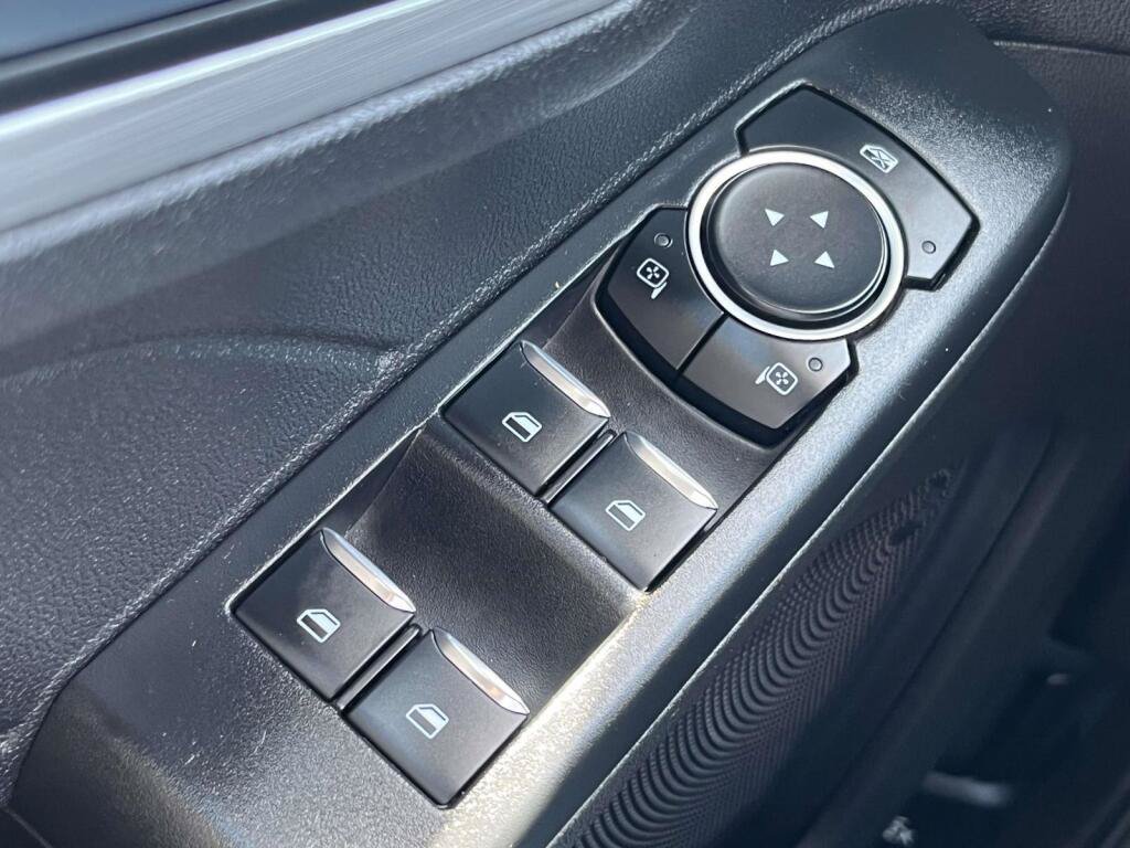 Certified 2024 Ford Escape Platinum AWD/4WD image 35