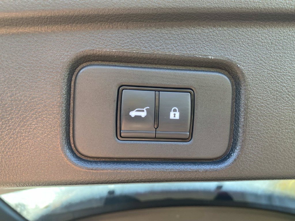 Used 2025 Nissan Pathfinder SV AWD/4WD image 8