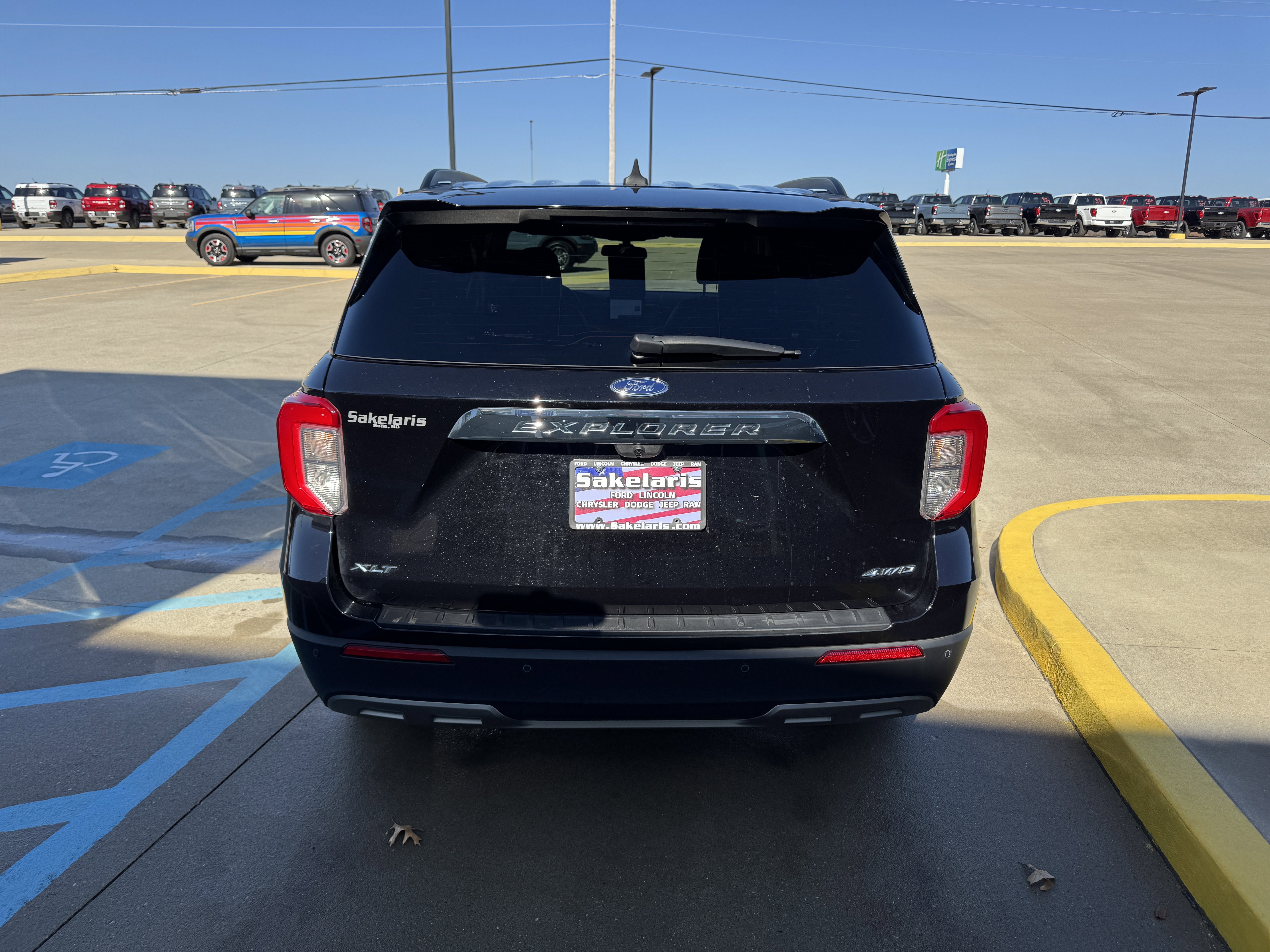 Certified 2022 Ford Explorer XLT w/ Equipment Group 202A image 4