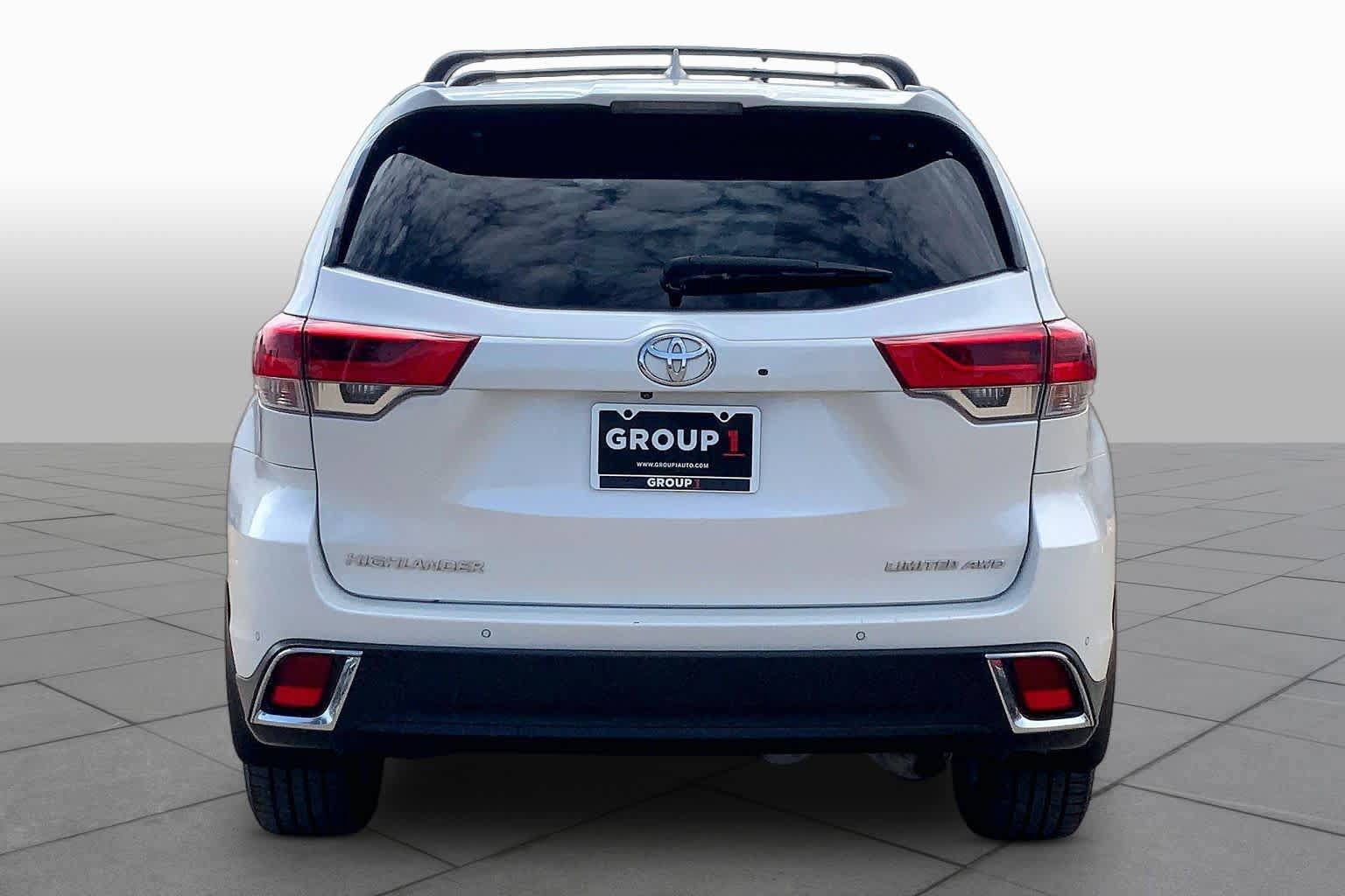 Used 2018 Toyota Highlander Limited w/ Carpet Mat Package (TMS) AWD/4WD image 5