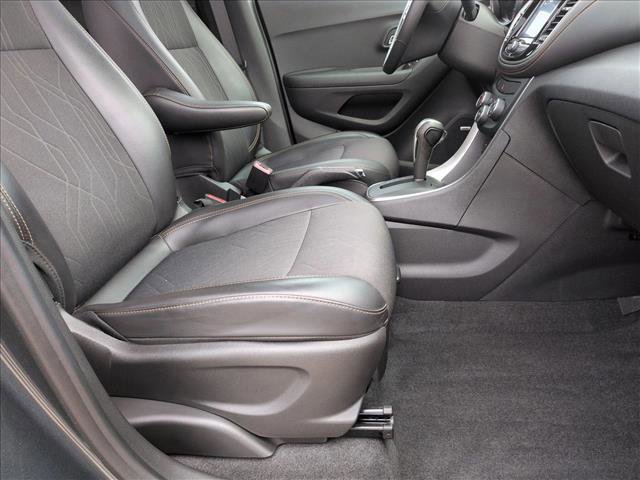 Used 2020 Chevrolet Trax LT w/ Sun & Sound Package image 20
