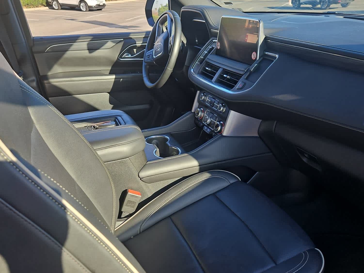 Used 2024 GMC Yukon XL SLT image 14