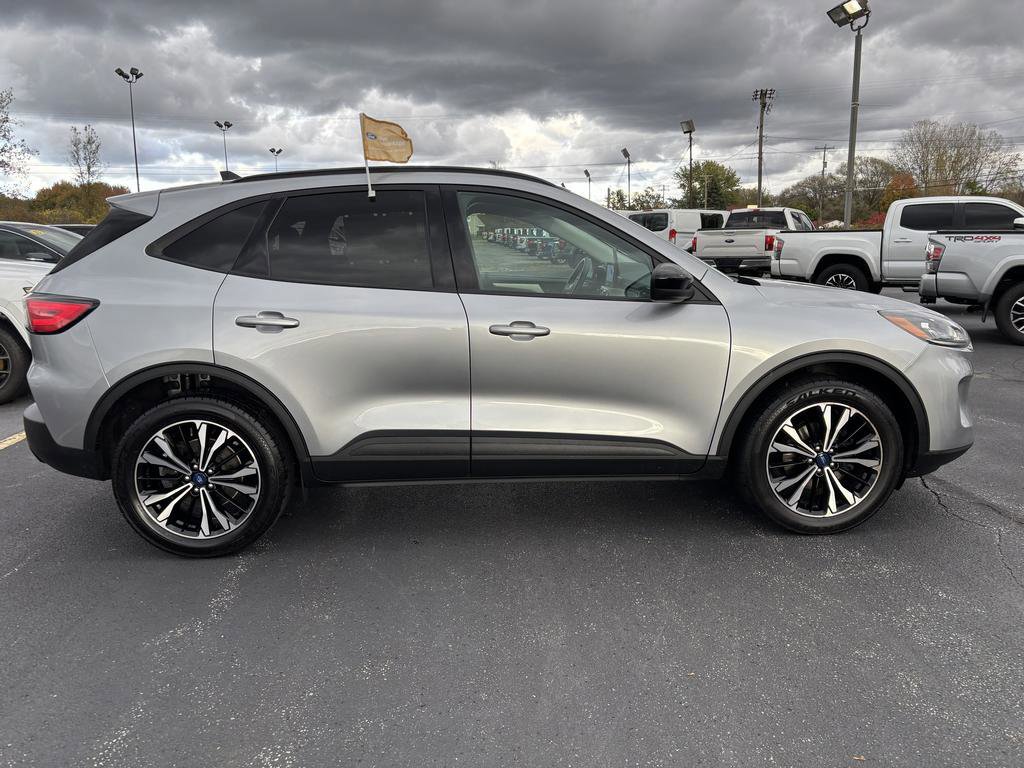 Certified 2022 Ford Escape SE w/ SE Sport Appearance Package image 6