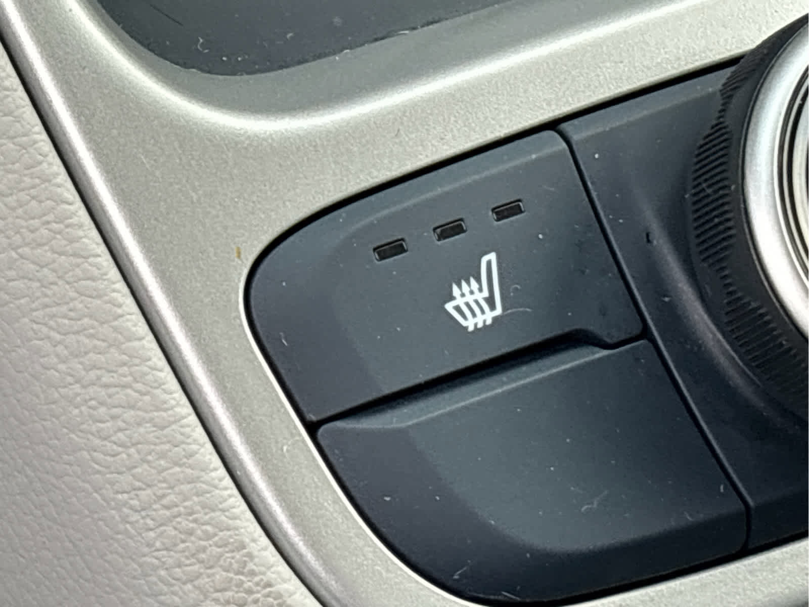 Used 2023 Hyundai Venue Limited image 23