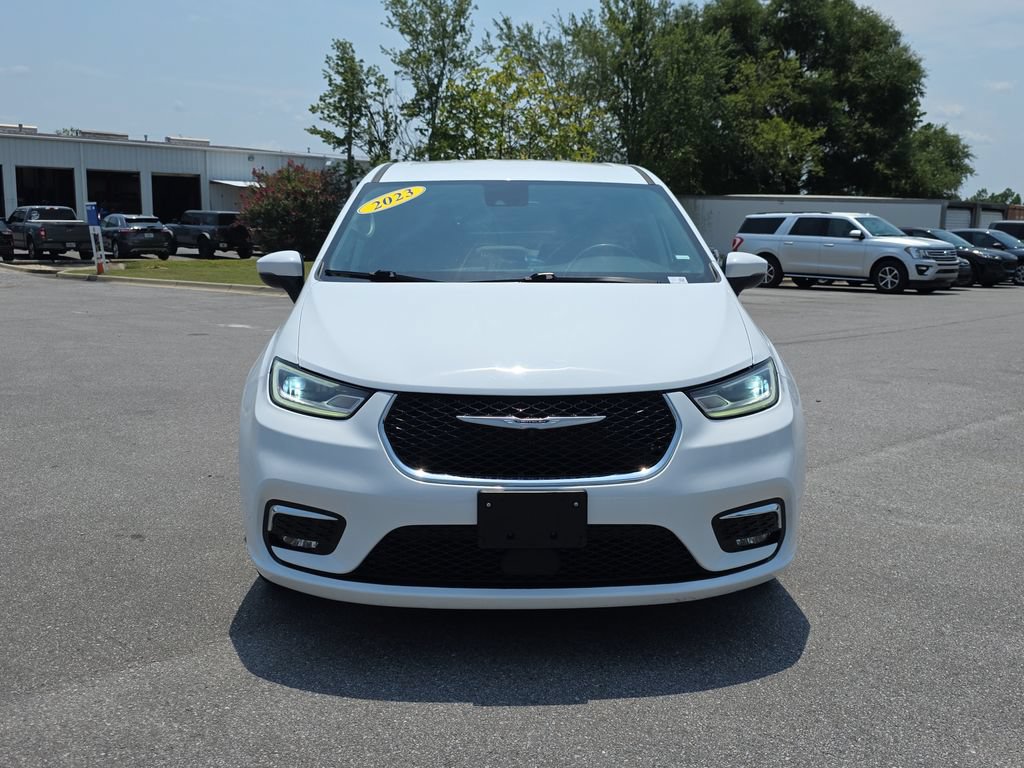 Used 2023 Chrysler Pacifica Touring-L FWD image 10