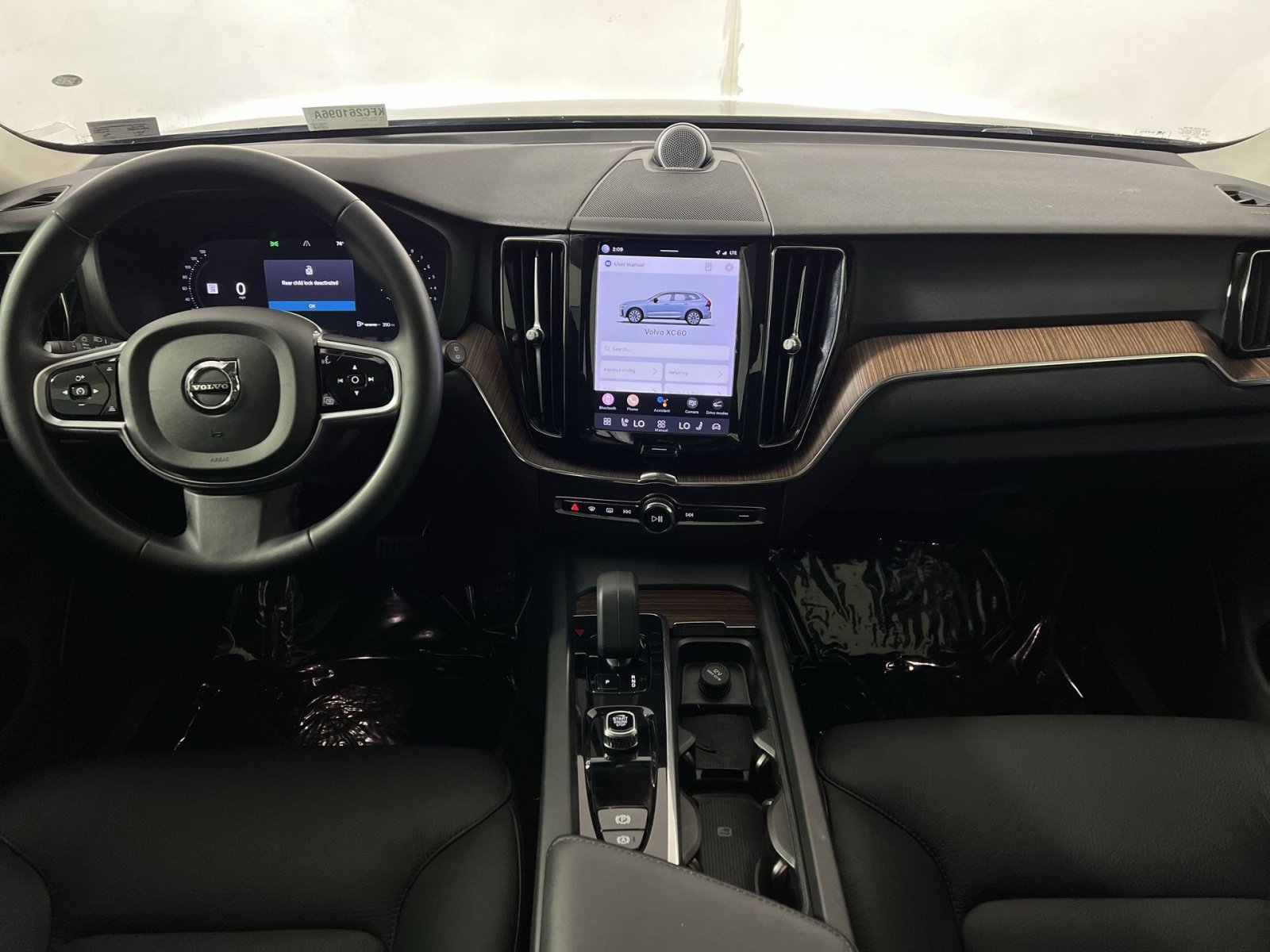 Used 2023 Volvo XC60 B5 Plus AWD/4WD image 23