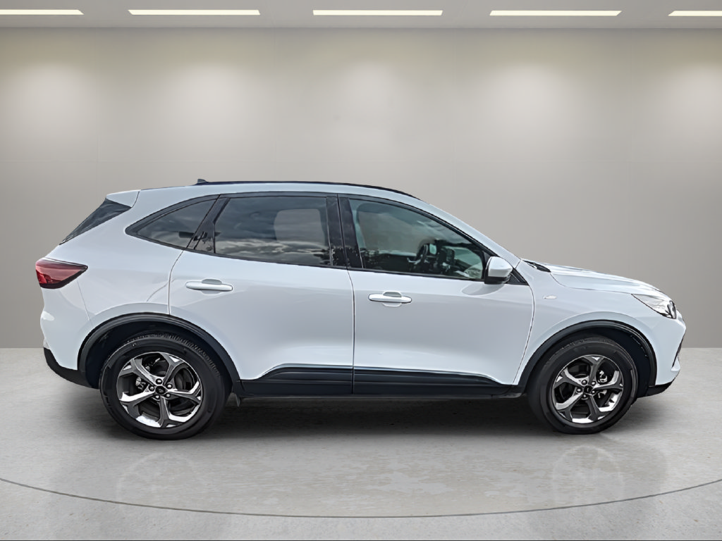 Certified 2025 Ford Escape ST-Line Select AWD/4WD image 9