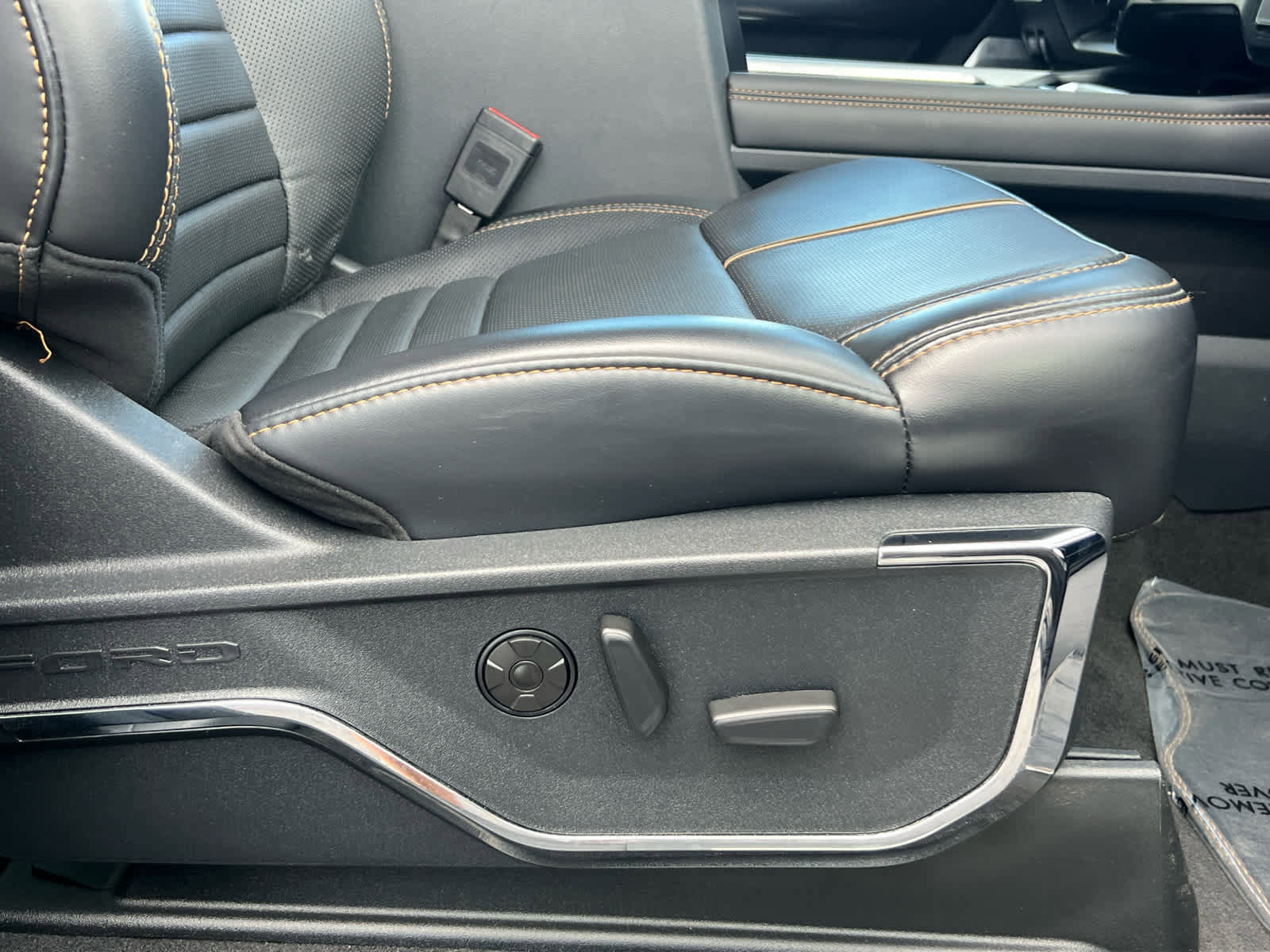 Certified 2024 Ford F250 Platinum image 18