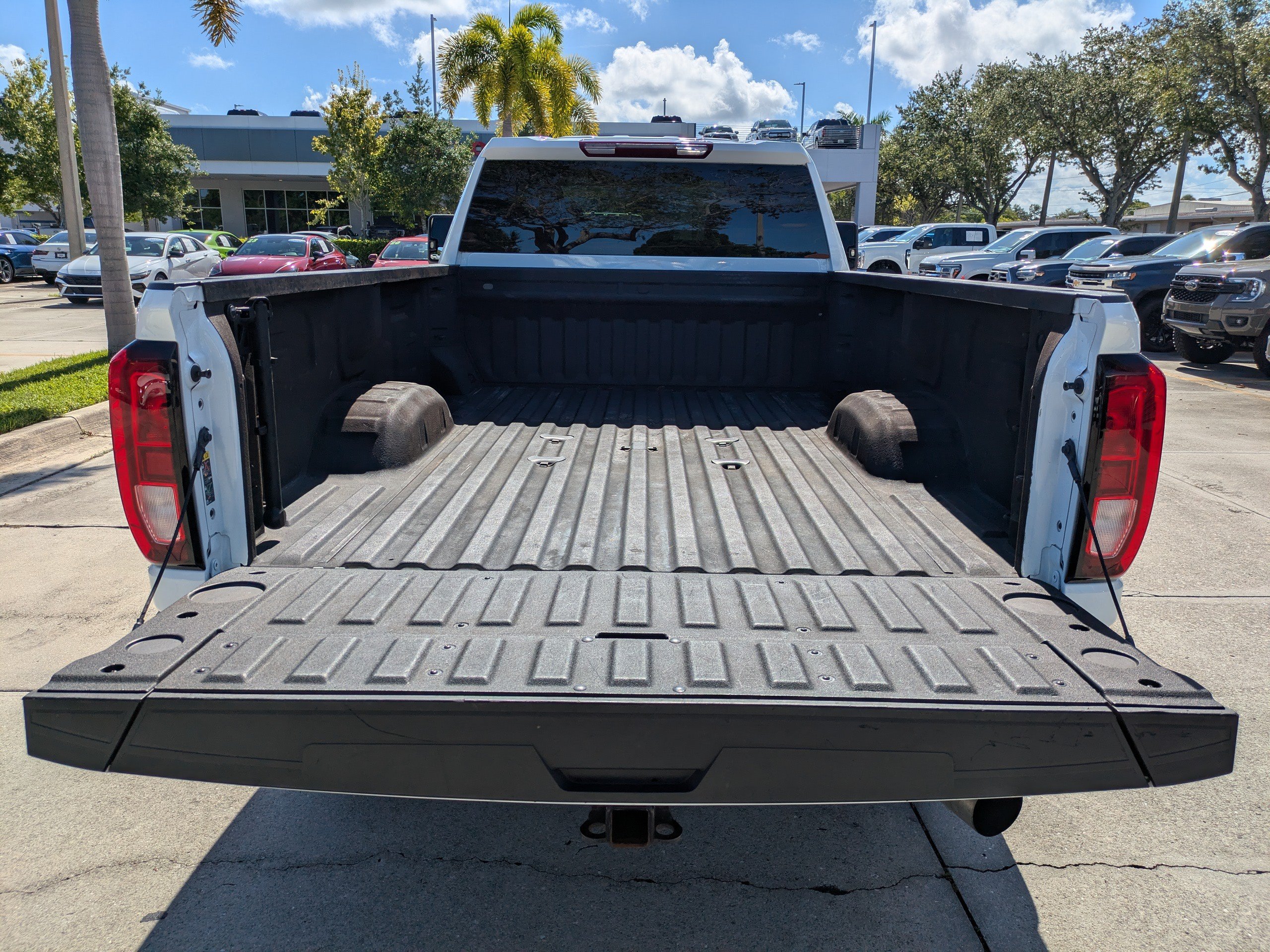 Used 2025 GMC Sierra 2500 Pro w/ 1SA Pro Safety Plus Package AWD/4WD image 17