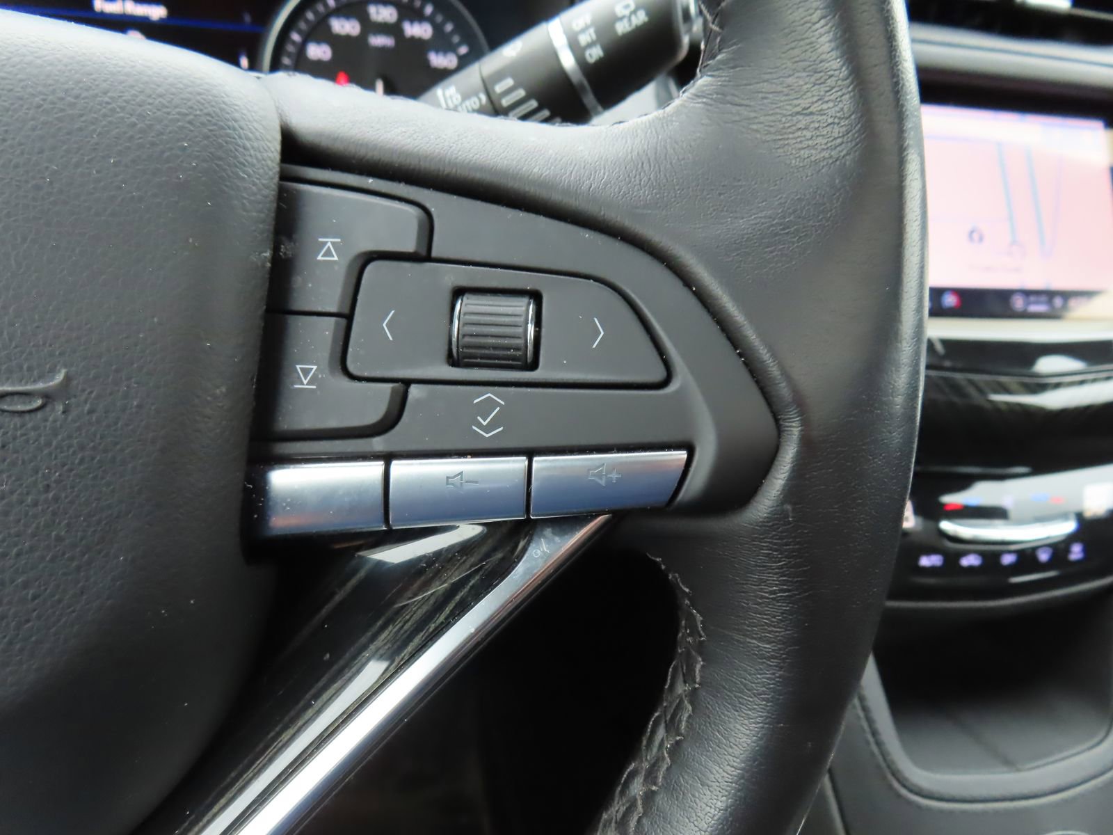Used 2023 Cadillac XT6 Premium Luxury w/ Technology Package AWD/4WD image 19