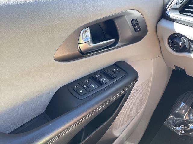 Used 2024 Chrysler Pacifica Touring-L FWD image 29
