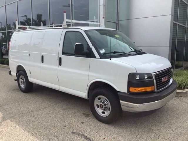 Used 2026 GMC Savana 2500 w/ Driver Convenience Package RWD image 2