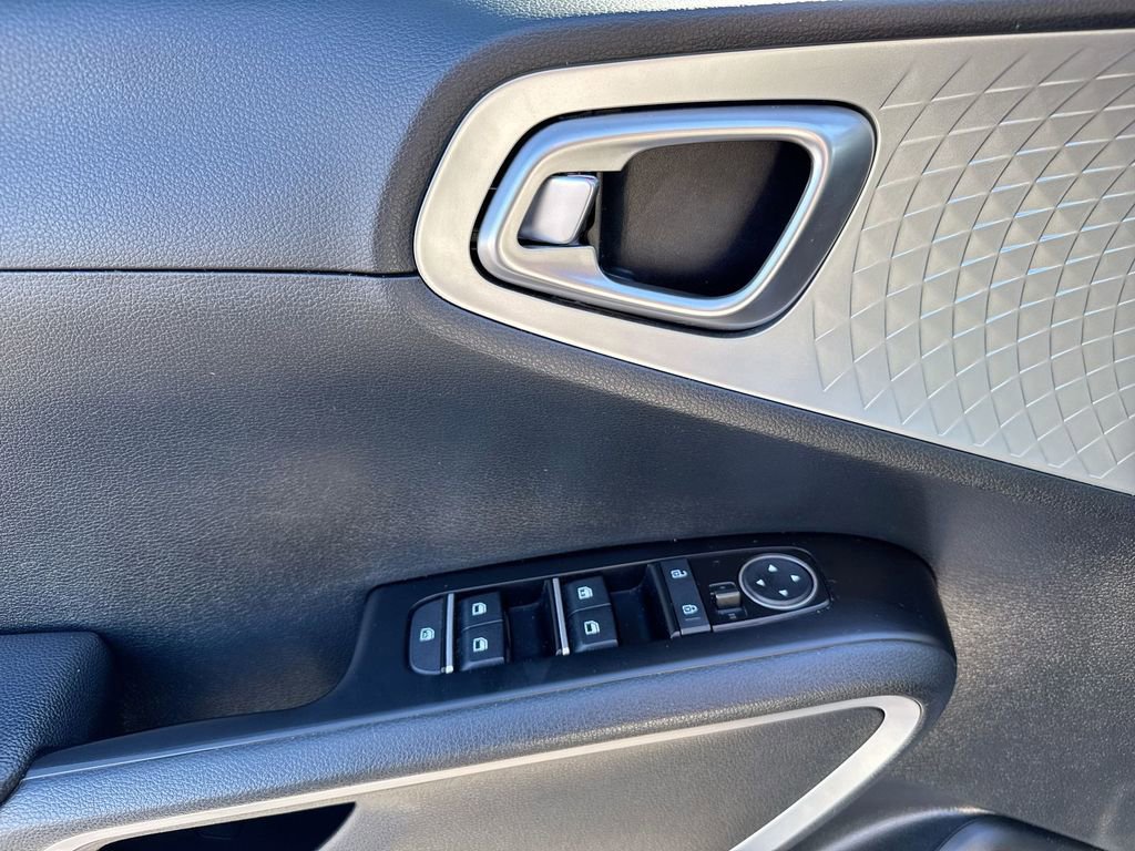 Used 2022 Kia Soul X-Line image 22