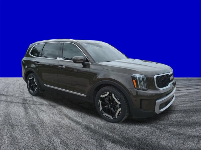 Used 2023 Kia Telluride EX w/ EX Captain's Chair Package AWD/4WD image 2