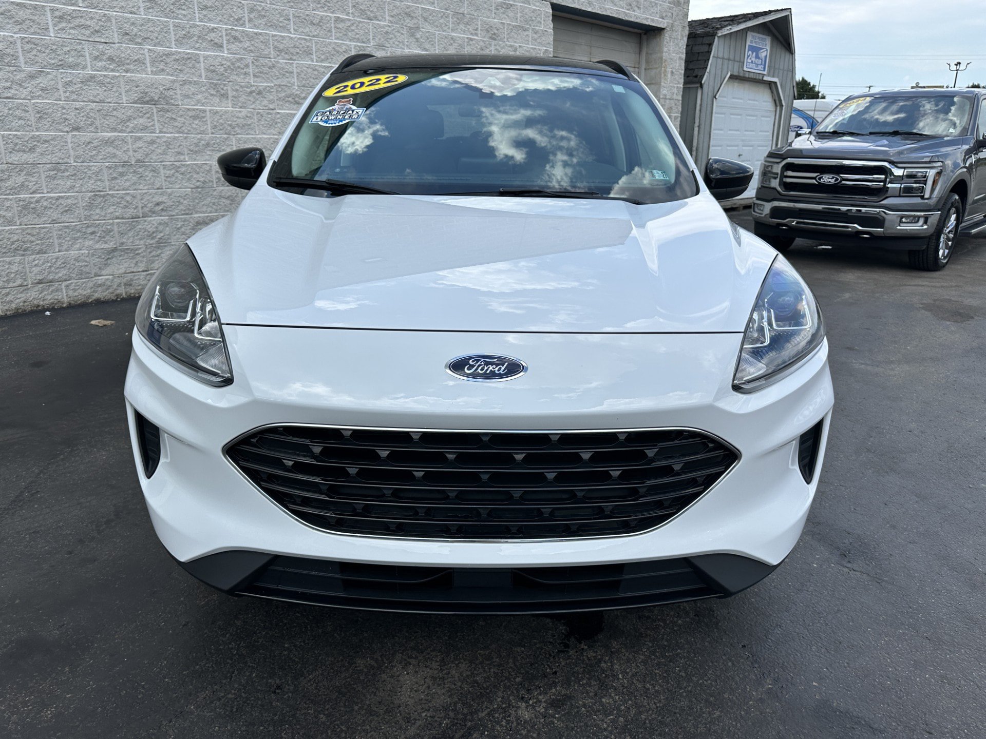 Certified 2022 Ford Escape SE w/ SE Sport Appearance Package AWD/4WD image 3