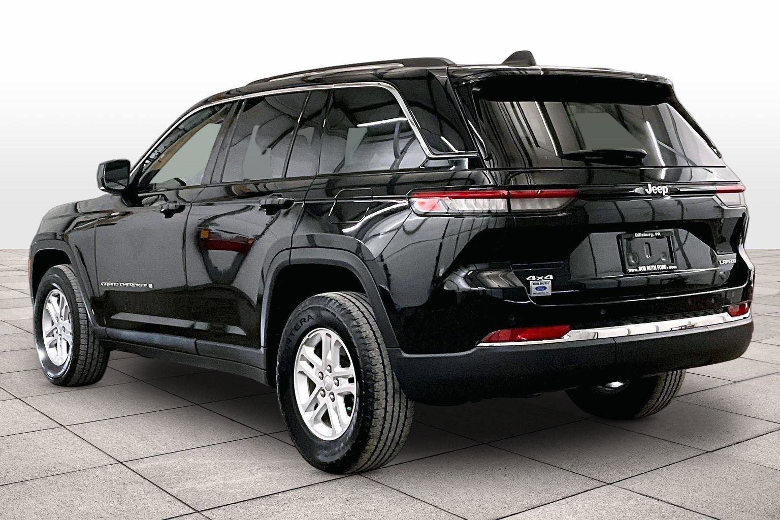 Used 2023 Jeep Grand Cherokee Laredo image 10