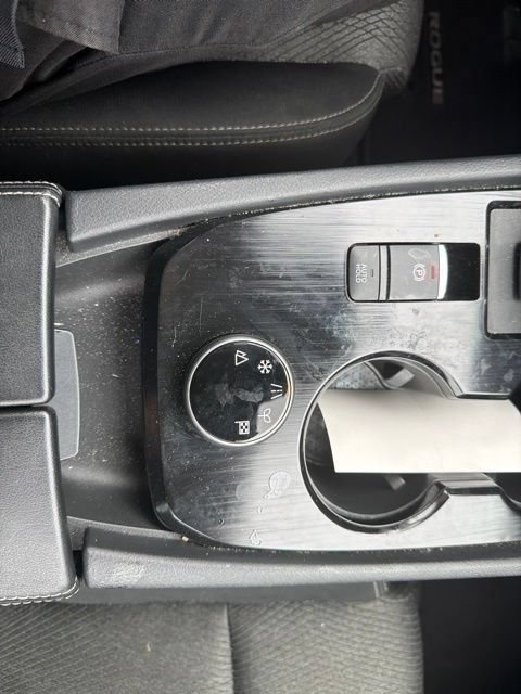 Used 2024 Nissan Rogue SV AWD/4WD image 19
