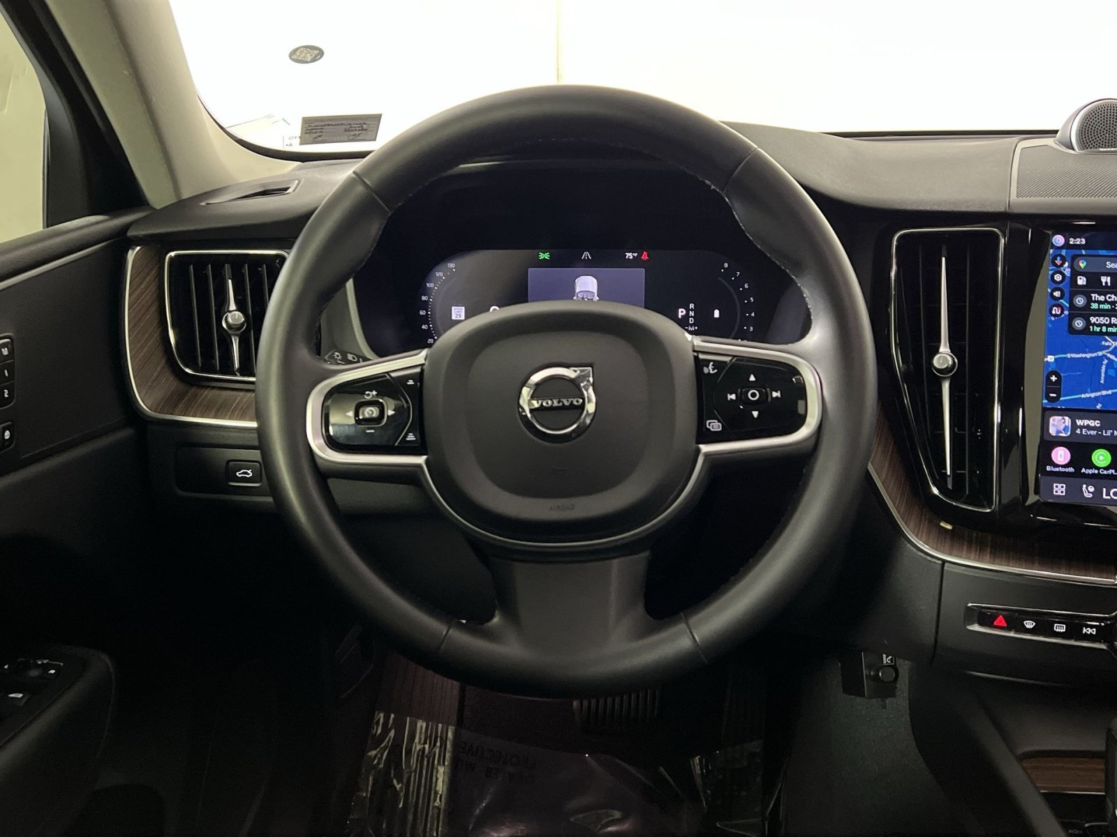 Used 2023 Volvo XC60 B5 Plus AWD/4WD image 16