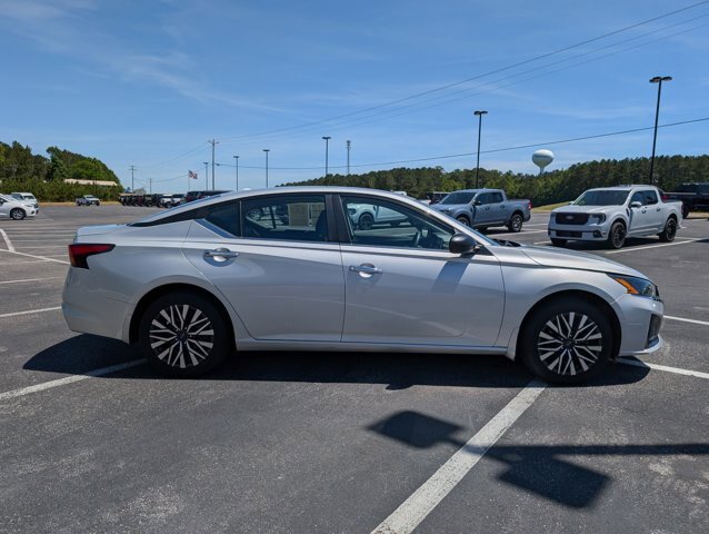 Used 2024 Nissan Altima 2.5 SV AWD/4WD image 6