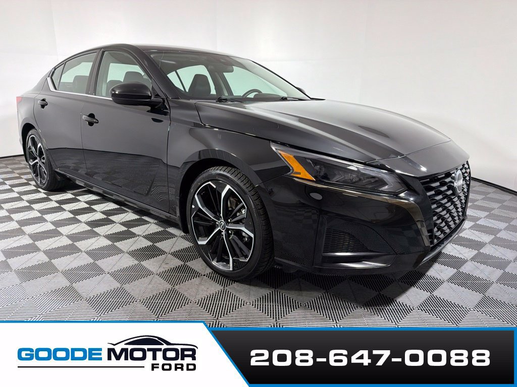 Used 2025 Nissan Altima 2.5 SR FWD image 2
