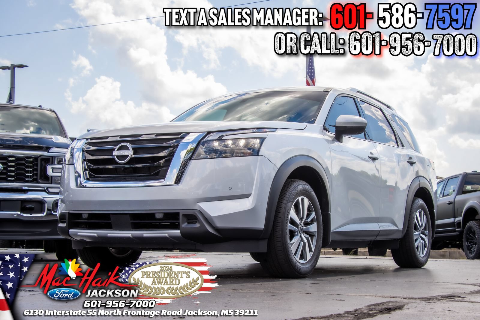 Used 2025 Nissan Pathfinder SL AWD/4WD image 2