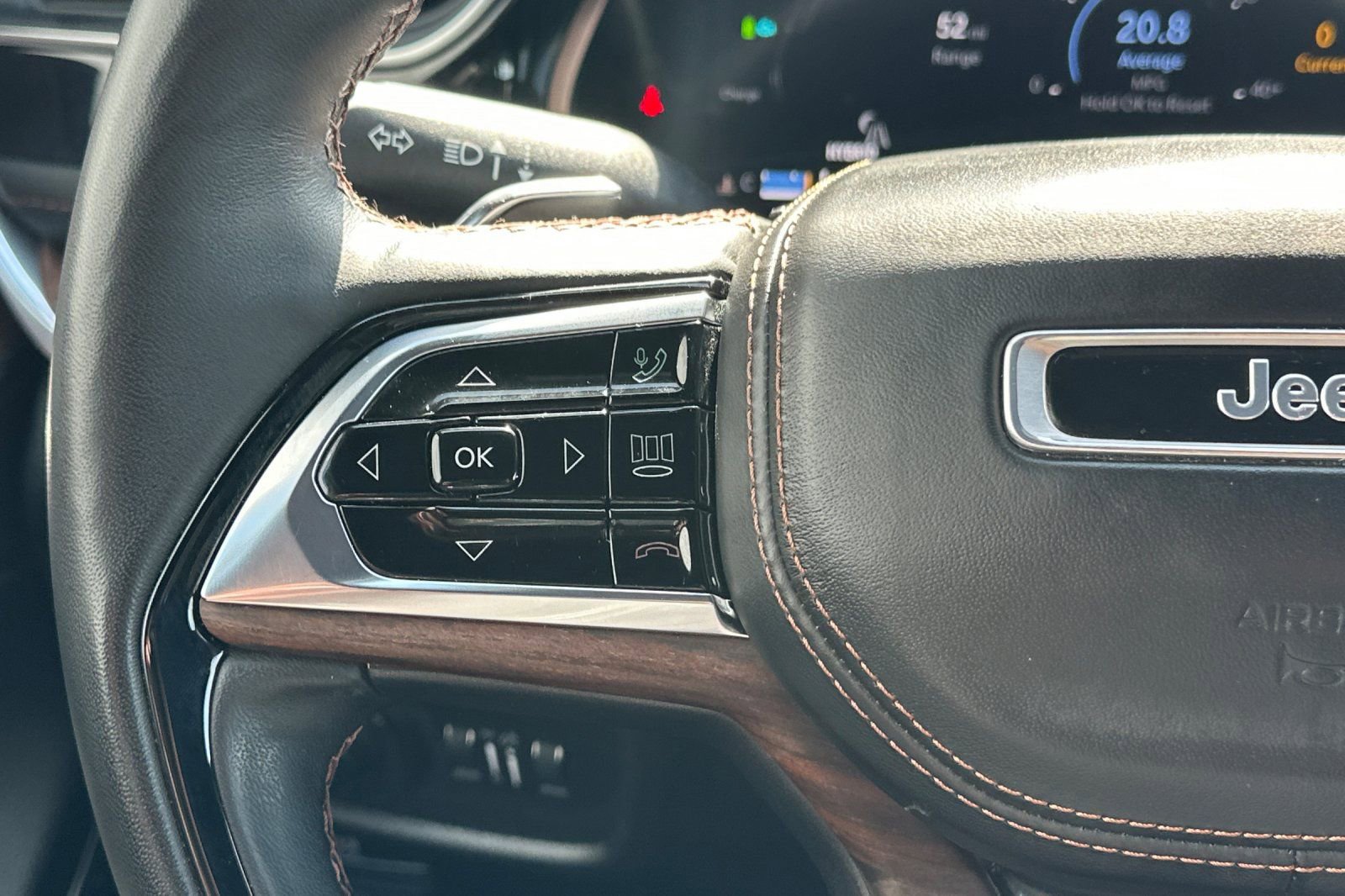 Used 2022 Jeep Grand Cherokee Summit w/ Advanced Protech Group IV AWD/4WD image 25