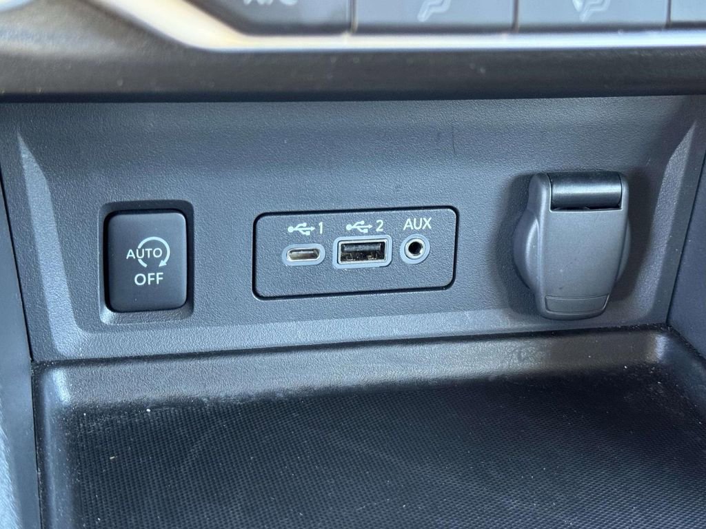 Used 2025 Nissan Sentra SV image 13