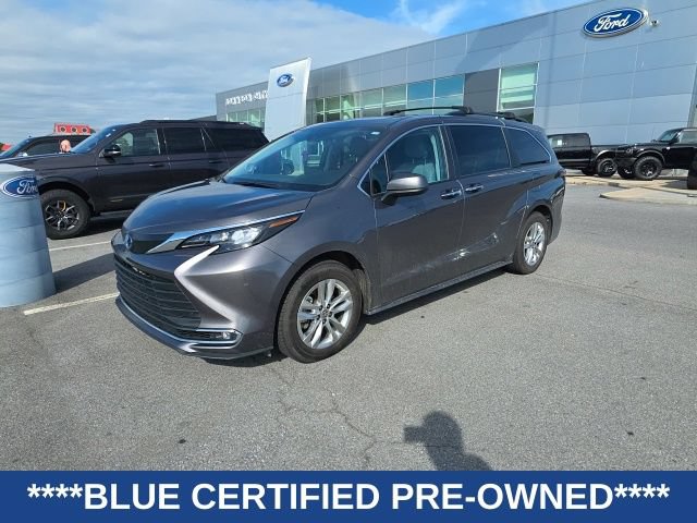 Used 2024 Toyota Sienna XLE w/ XLE Plus Package AWD/4WD image 2