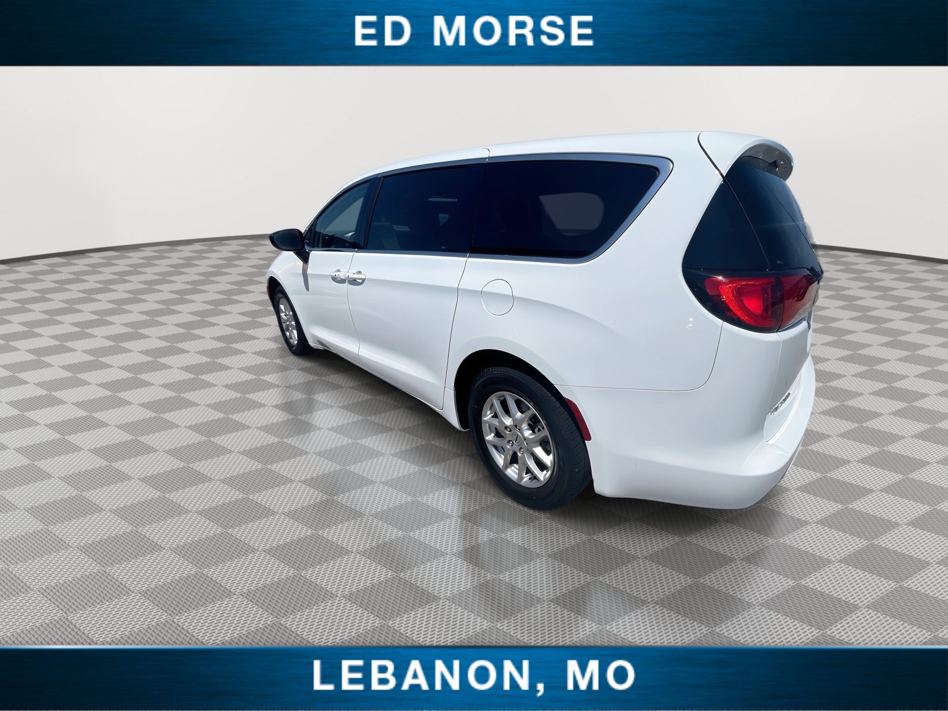 Used 2024 Chrysler Voyager LX FWD image 6