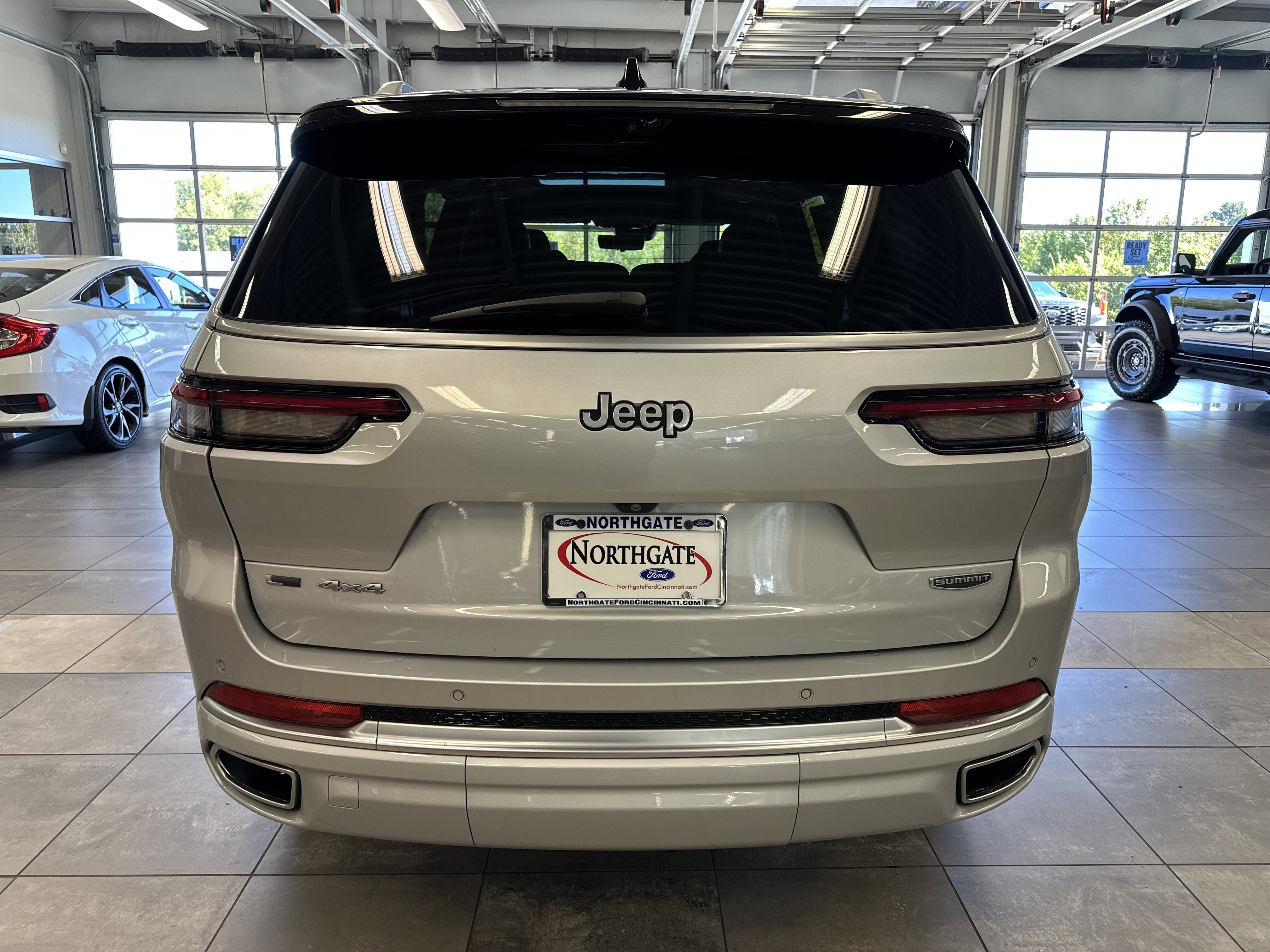 Used 2022 Jeep Grand Cherokee L Summit w/ Advanced Protech Group IV image 4