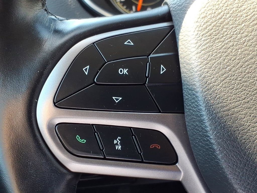 Used 2021 Jeep Cherokee Latitude Lux w/ Comfort/Convenience Group AWD/4WD image 25