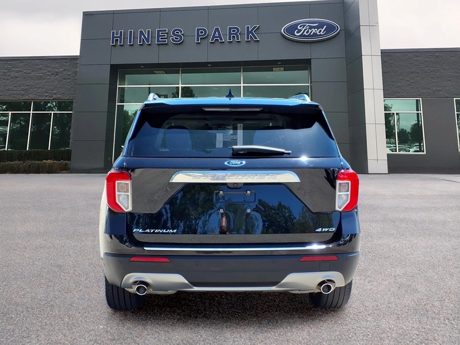 Certified 2023 Ford Explorer Platinum w/ Technology Package AWD/4WD image 6