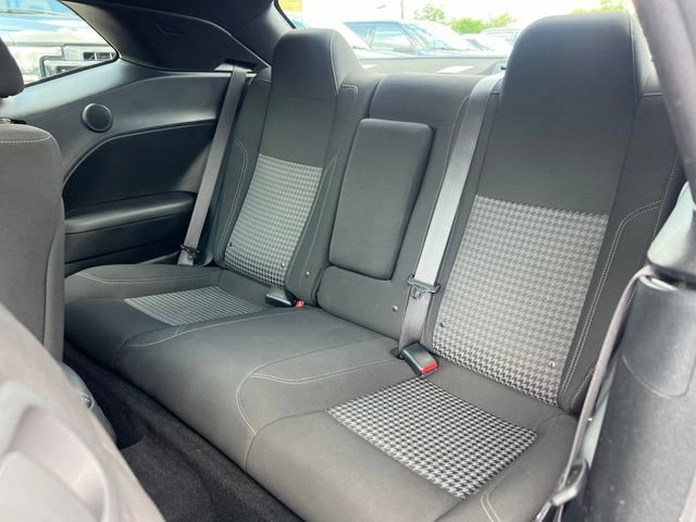 Used 2022 Dodge Challenger SXT w/ Driver Convenience Group RWD image 23