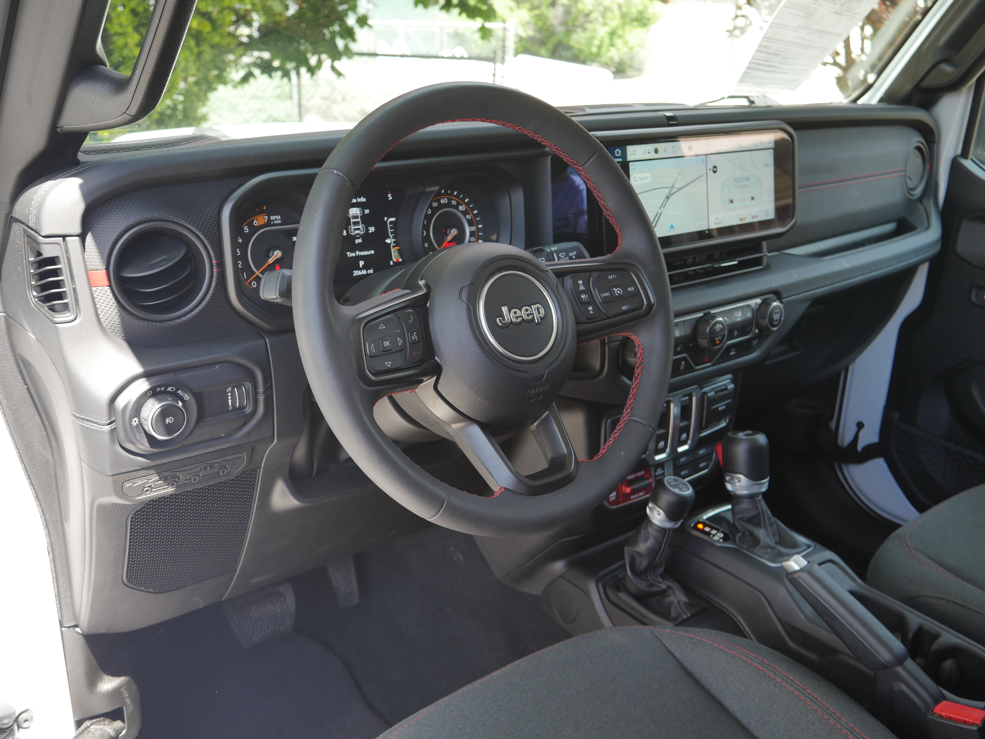 Used 2024 Jeep Wrangler Rubicon w/ Technology Group AWD/4WD image 4