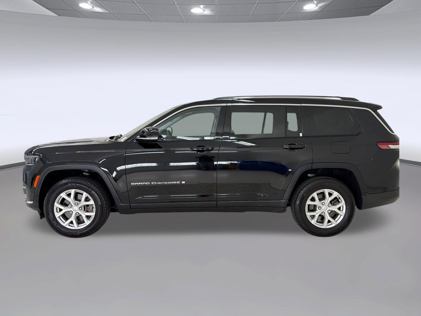 Used 2023 Jeep Grand Cherokee L Limited w/ Trailer Tow Group (B) AWD/4WD image 2