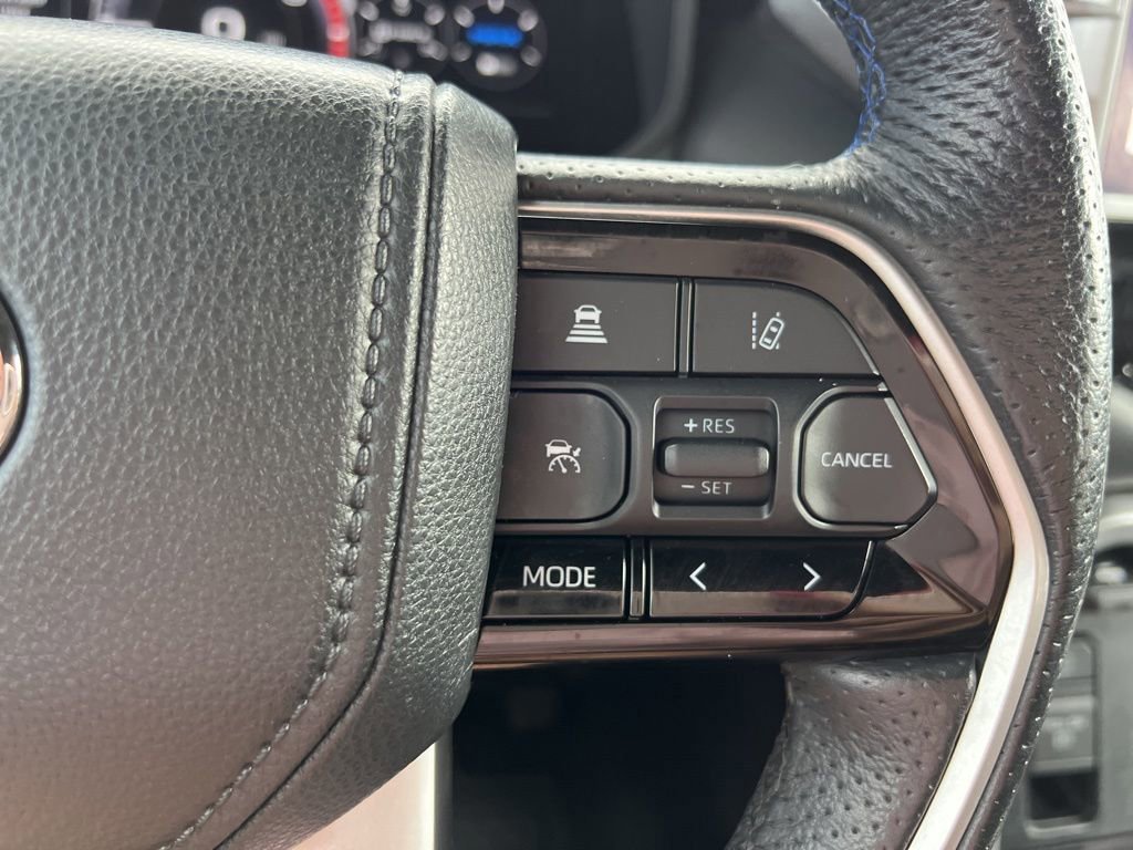 Used 2023 Toyota Sequoia Platinum AWD/4WD image 32